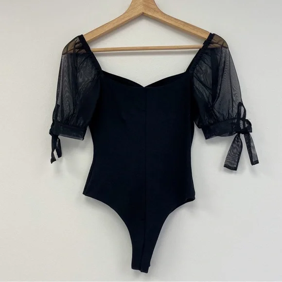 MADE TO STAND OUT BLACK MESH PUFF SLEEVE BODYSUIT - Picture 5 of 7